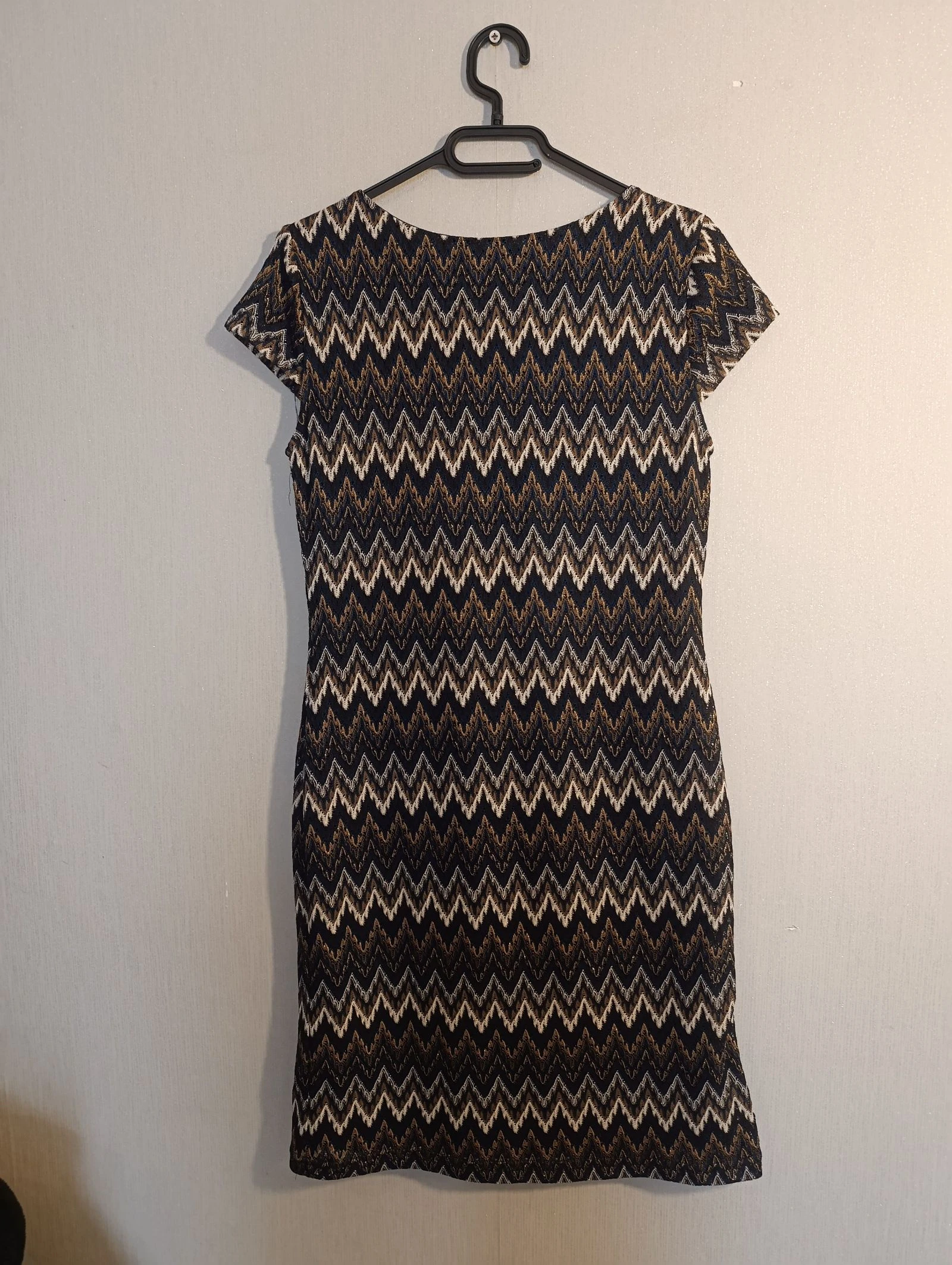 Vestido curto com padrões ziguezague metalizados LolaLiza - Tamanho 40 – photo 3